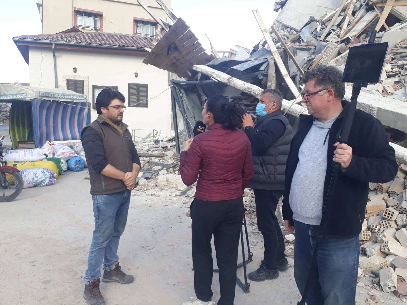 Deprem sonrası mobil belgeleme · saha fotoğrafı